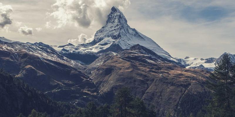 教育技术与教学技巧融合：数字化工具如何为乡村薄弱学校注入优质课程资料